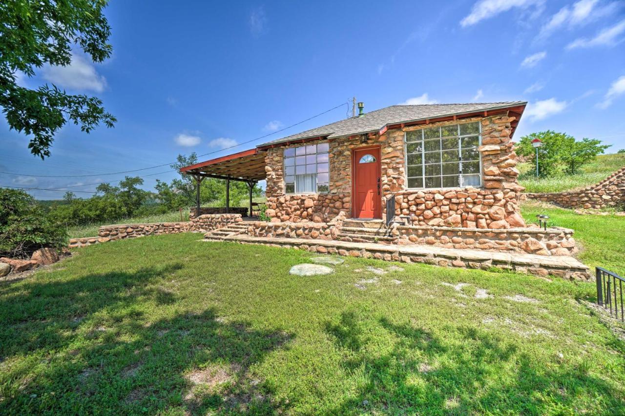Enchanting Hilltop Cottage In Medicine Park! Exteriör bild