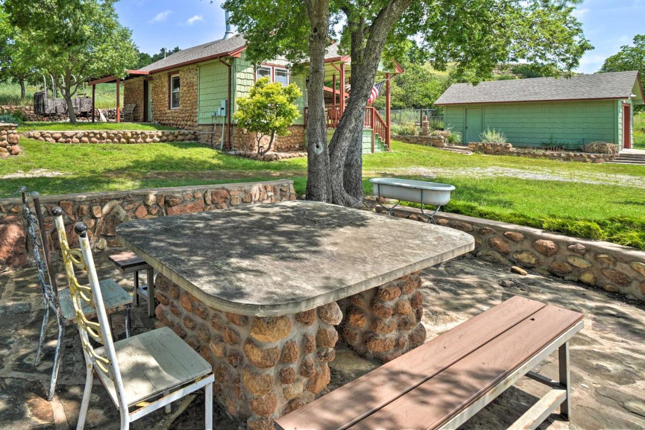 Enchanting Hilltop Cottage In Medicine Park! Exteriör bild