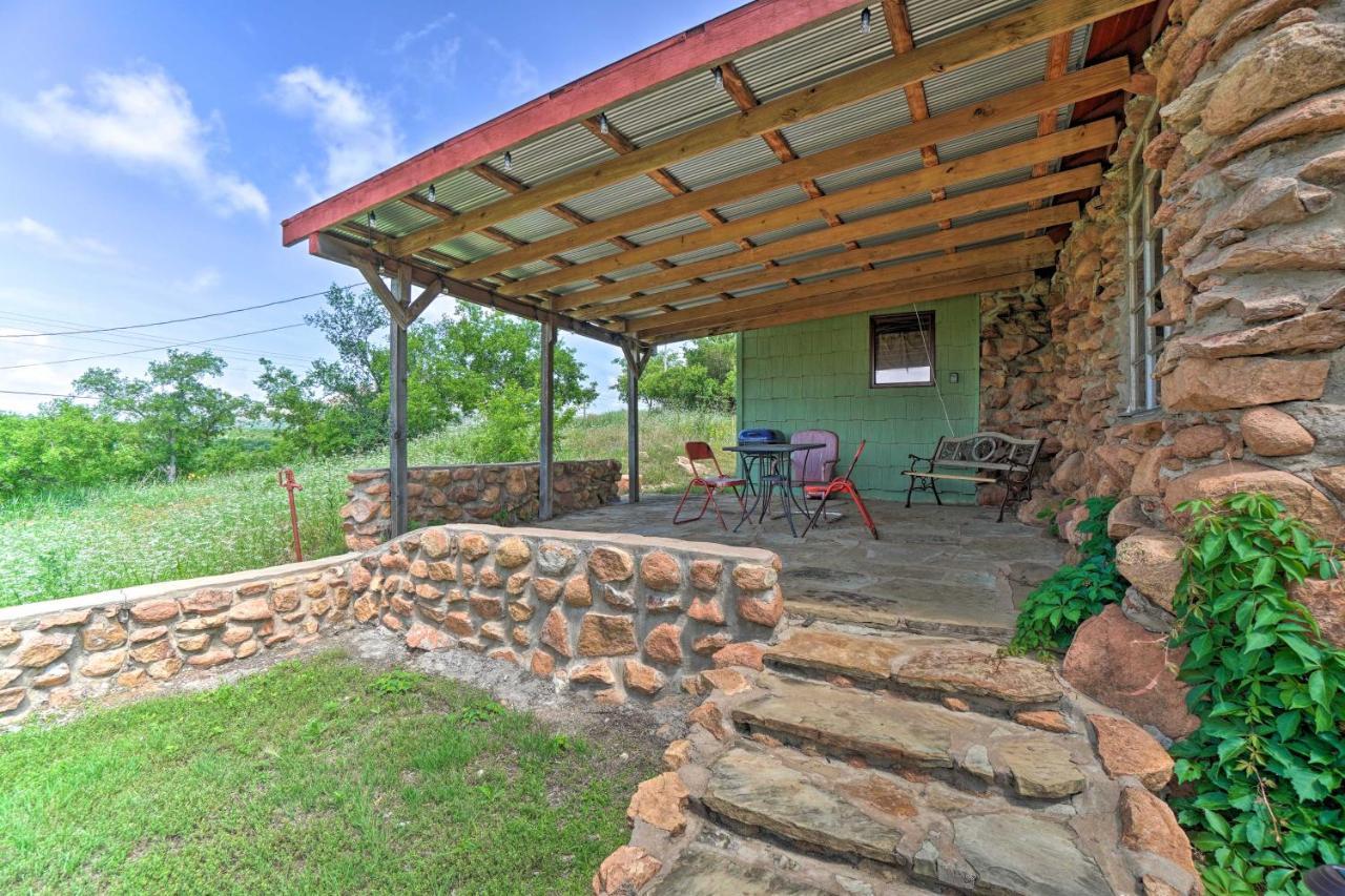 Enchanting Hilltop Cottage In Medicine Park! Exteriör bild